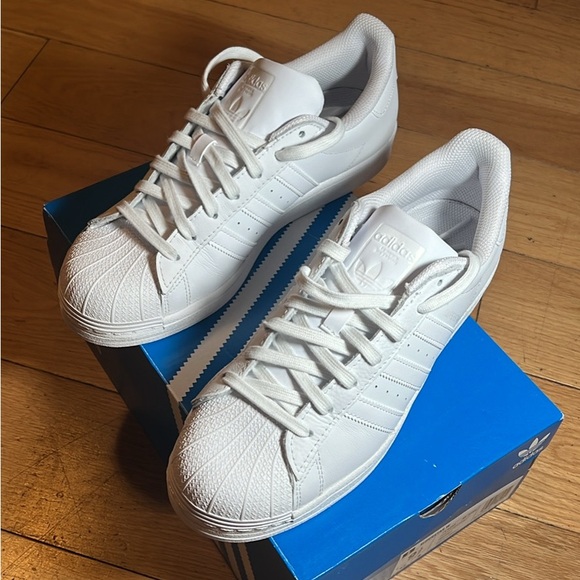 Adidas superstar size 9 1/2 W - Picture 2 of 2